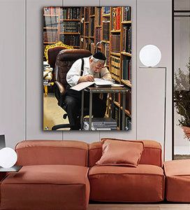 1569 - תמונה של הרב עובדיה יוסף יושב בחדר ולומד תורה להדפסה על קנבס או זכוכית