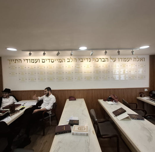 שילוט הנצחה מזכוכית אקרילית