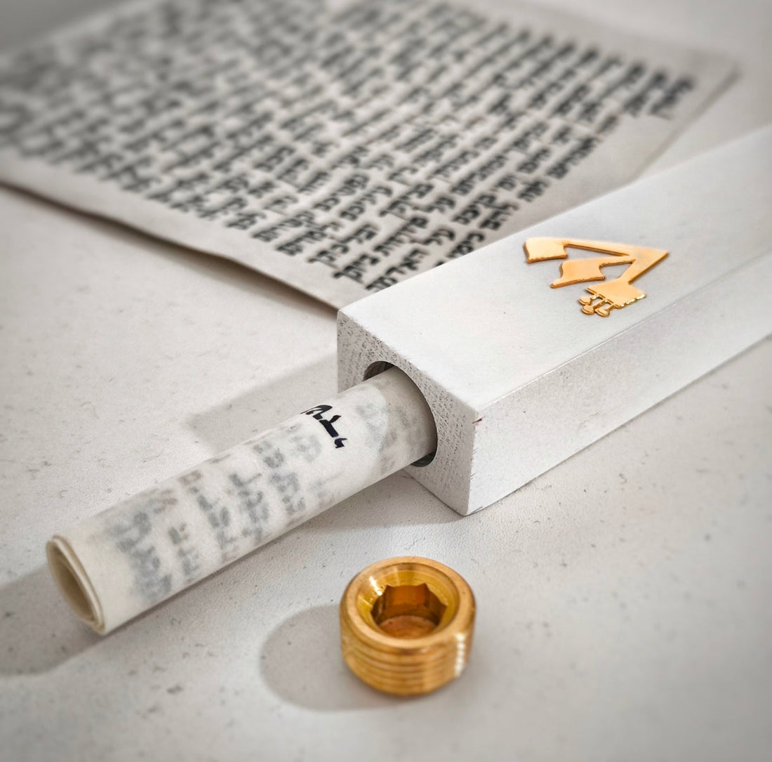 בתי מזוזה מעוצבים: למה מתכת מצופה זהב עדיפה על פלסטיק? איך לבחור נכון