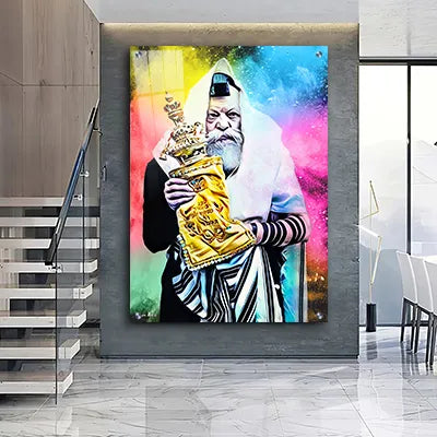 536 - ציור צבעוני ומודרני של הרבי מליובאוויטש מחזיק ספר תורה גדול להדפסה על זכוכית או קנבס