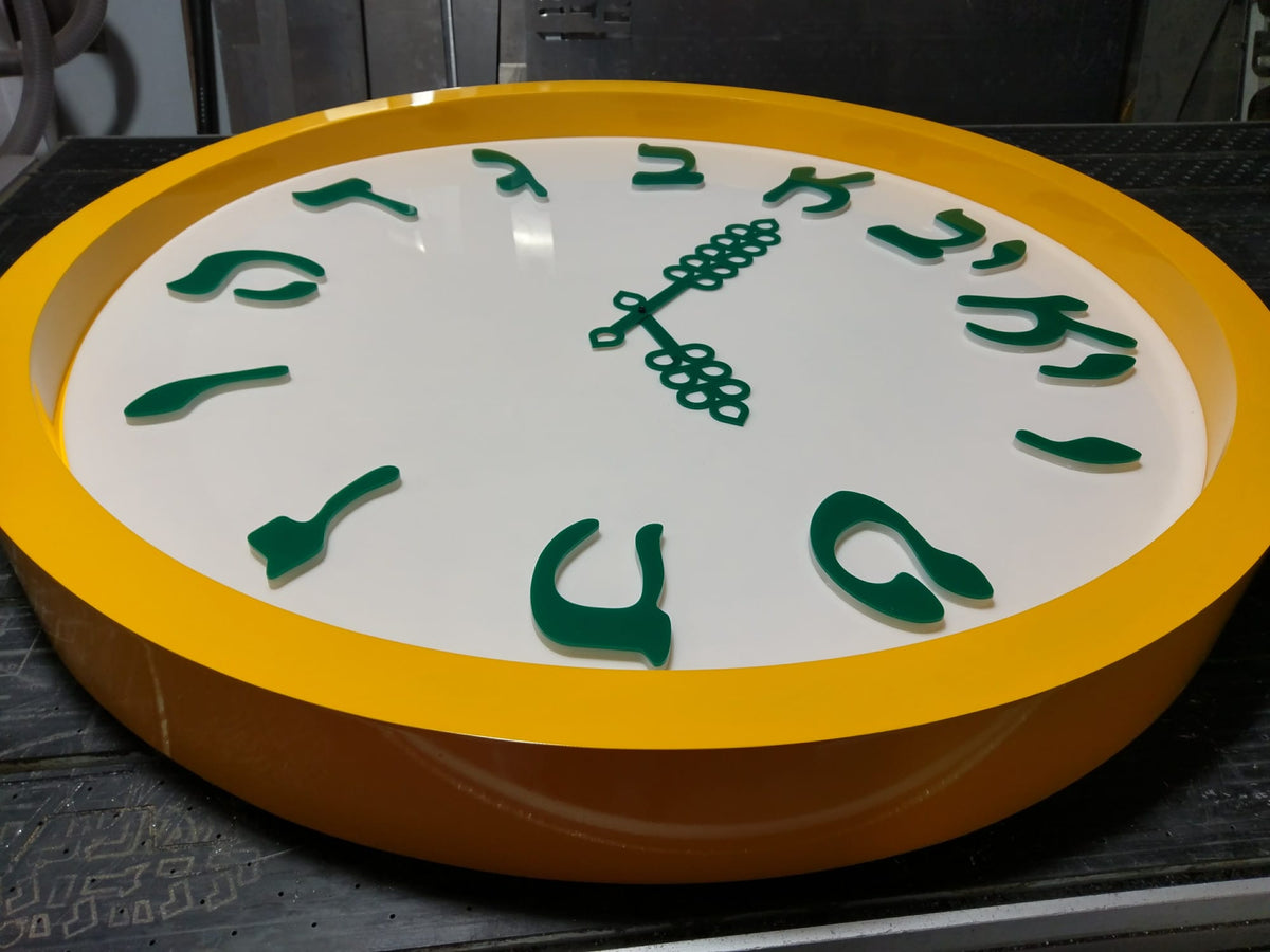 שלט עגול צבעוני בעיצוב אישי למוסד ולעסק